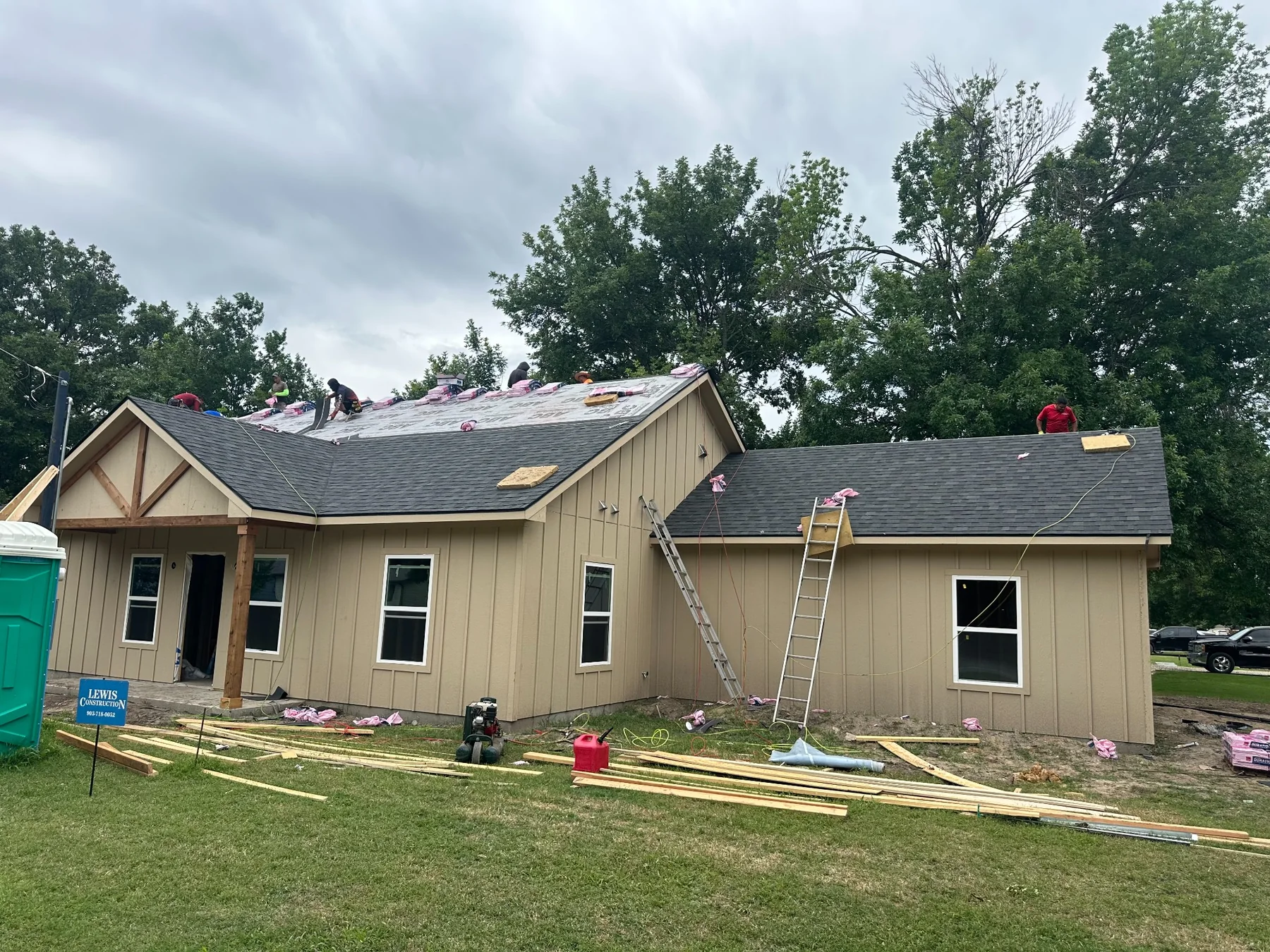 Class 4 shingle roofing installation in progress in Lindsay Texas